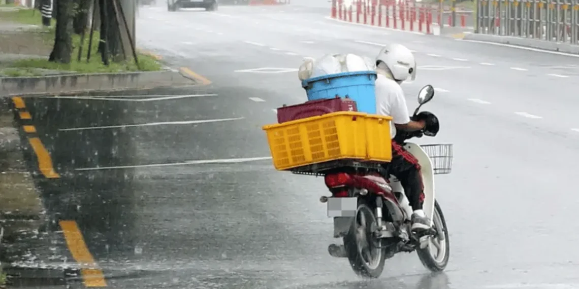 Swiggy and Zomato Now Charging Rain Surcharge